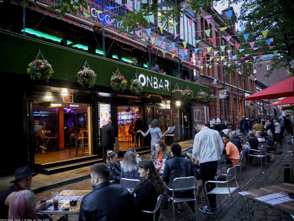 សារៈសំខាន់នៃការអាប់ដេតព័ត៌មានក្នុងសង្គមច modernas